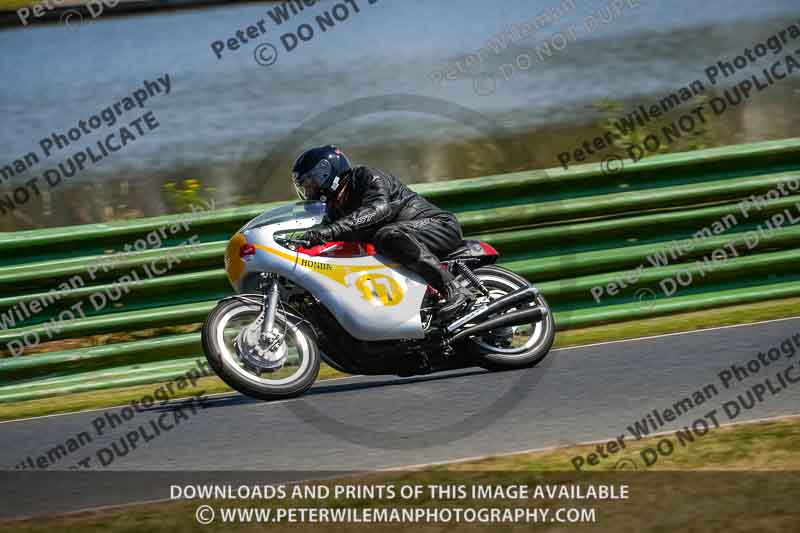 Vintage motorcycle club;eventdigitalimages;mallory park;mallory park trackday photographs;no limits trackdays;peter wileman photography;trackday digital images;trackday photos;vmcc festival 1000 bikes photographs